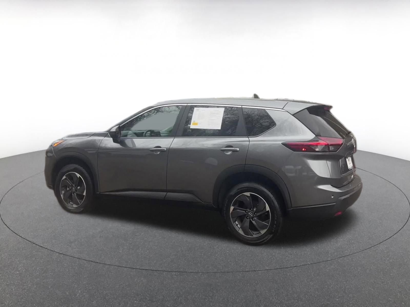 Used 2025 Nissan Rogue SV image 10