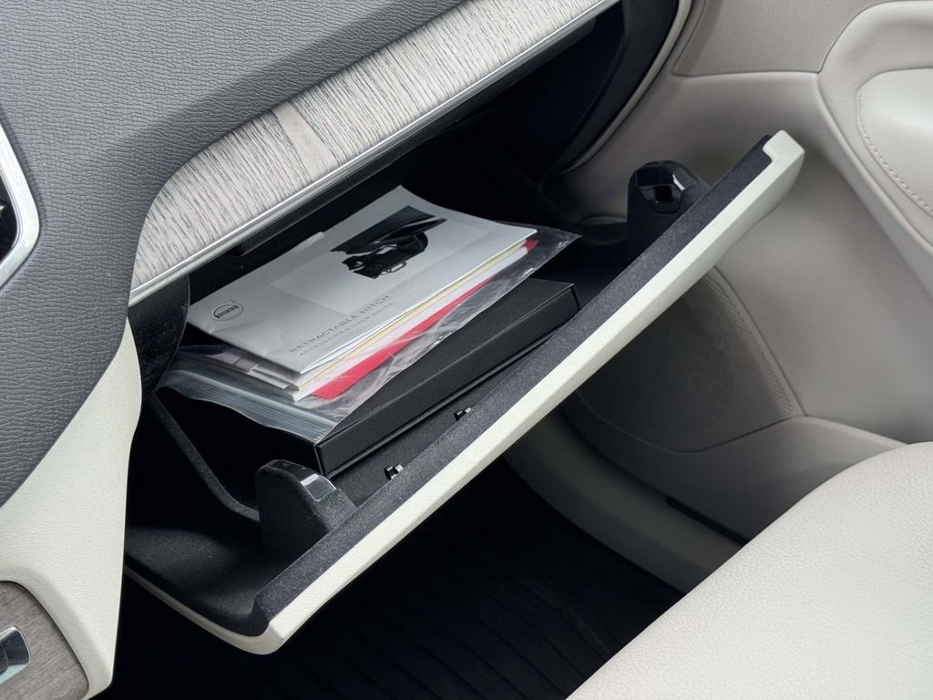 Used 2023 Volvo XC90 B6 Plus w/ Protection Package Premier image 31