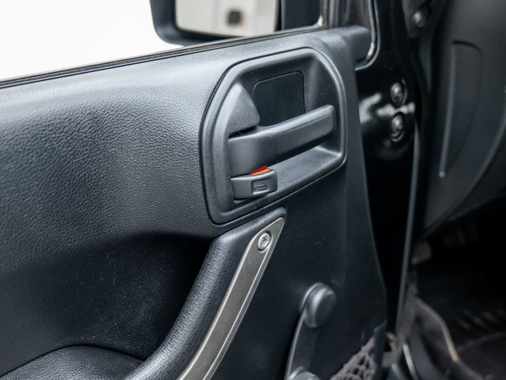 Used 2018 Jeep Wrangler Sport AWD/4WD image 34