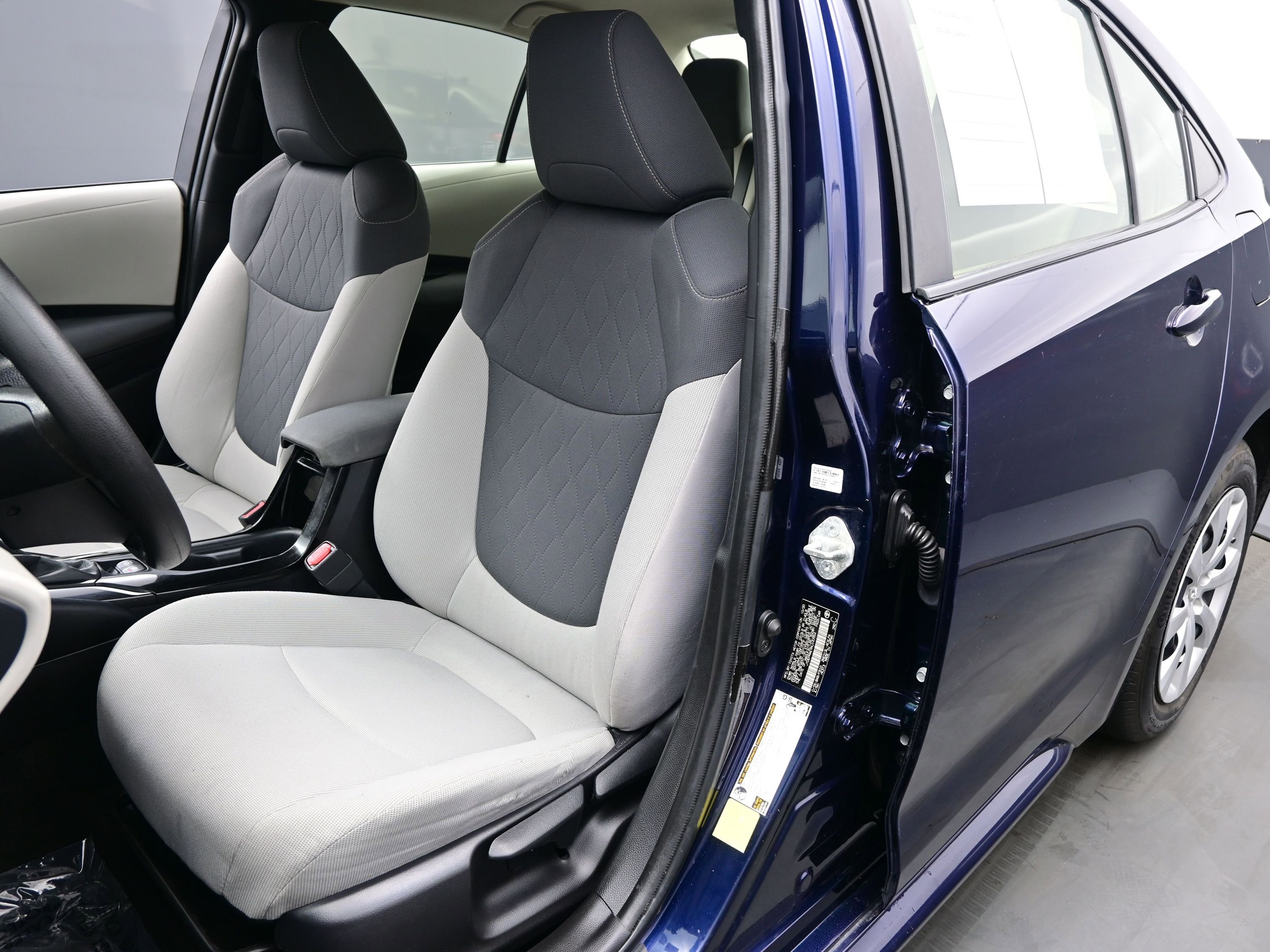 Used 2021 Toyota Corolla LE w/ Carpet Mat Package (TMS) image 11