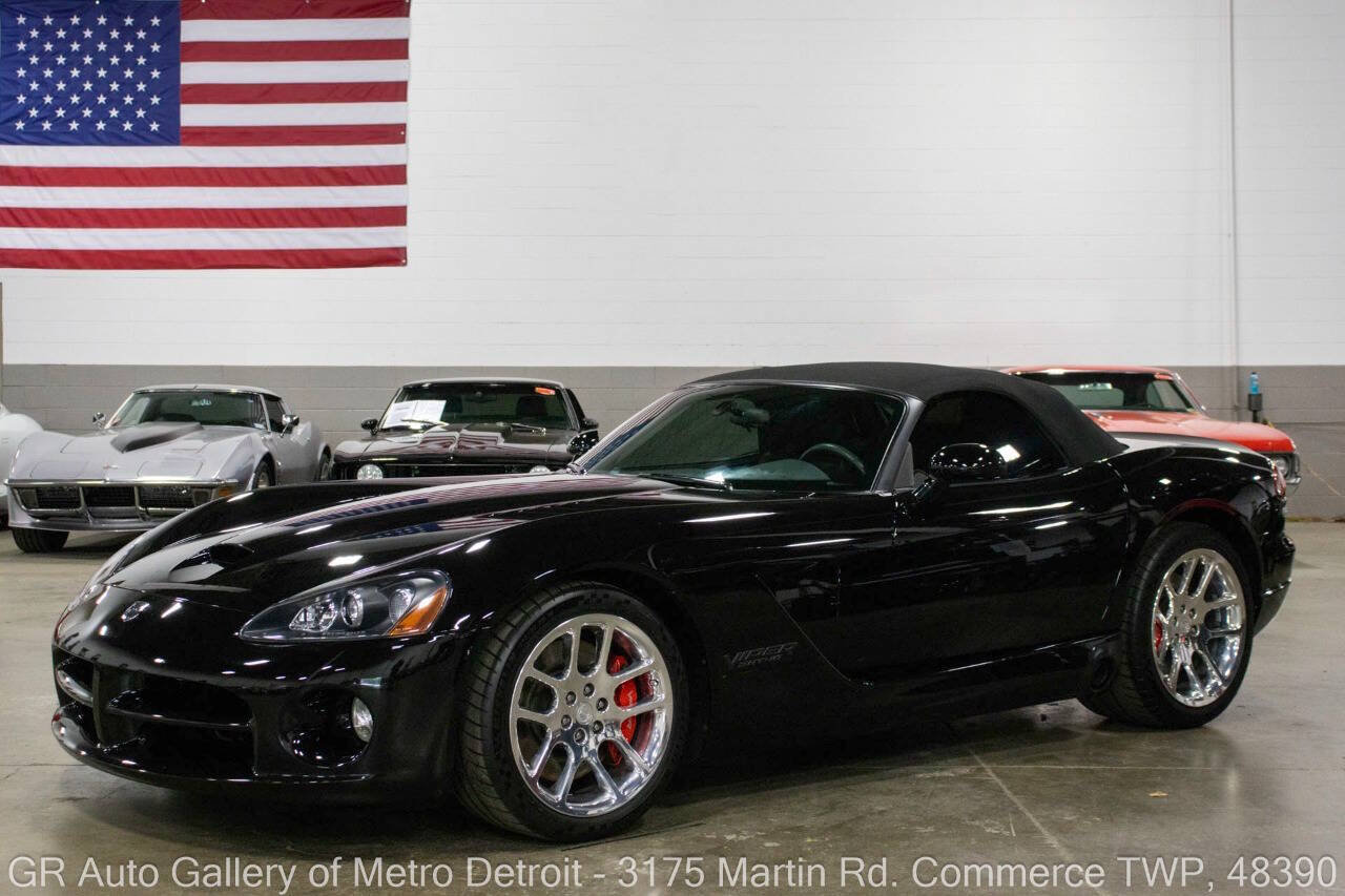 Used 2004 Dodge Viper SRT-10 RWD image 3