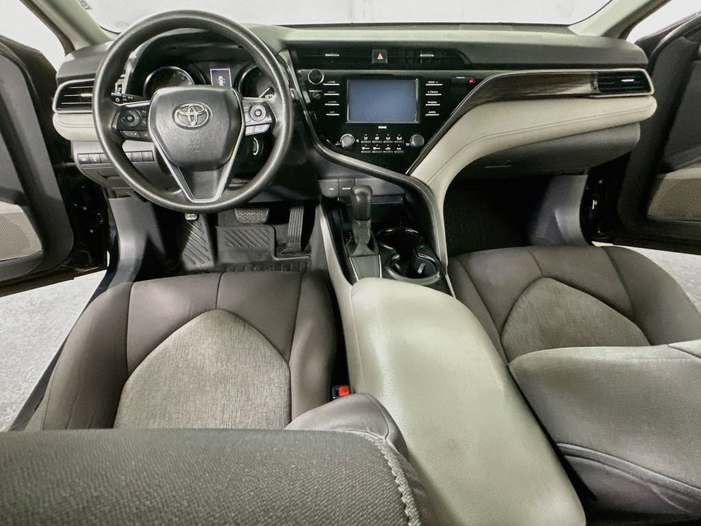 Used 2020 Toyota Camry LE FWD image 16