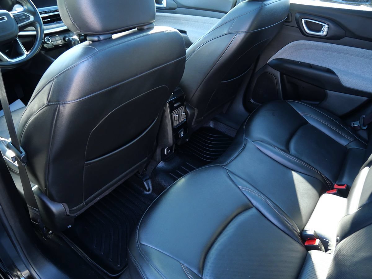 Used 2022 Jeep Compass Latitude w/ Sun and Sound Group AWD/4WD image 21