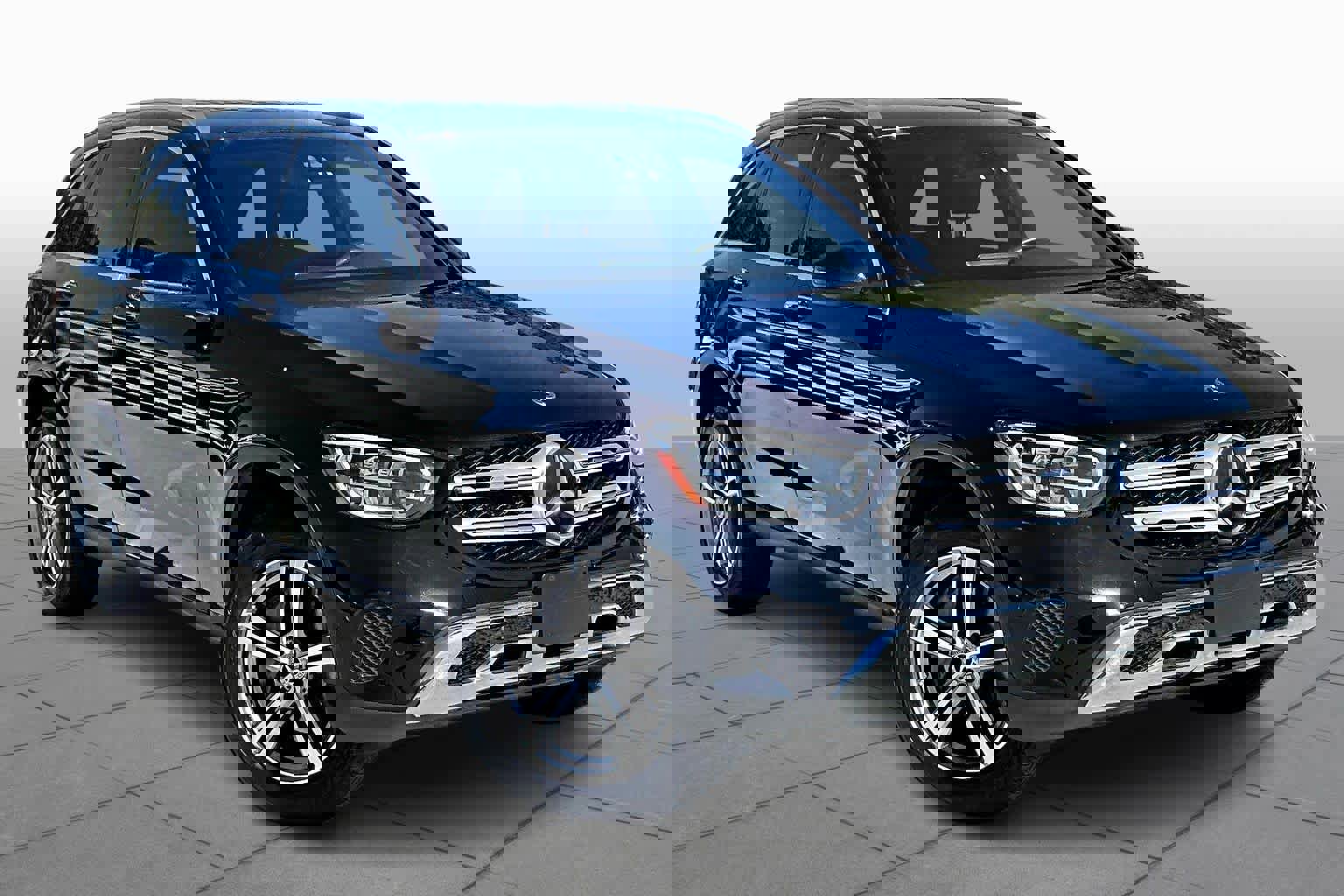 Used 2022 Mercedes-Benz GLC 300 w/ Premium Package Lite image 2