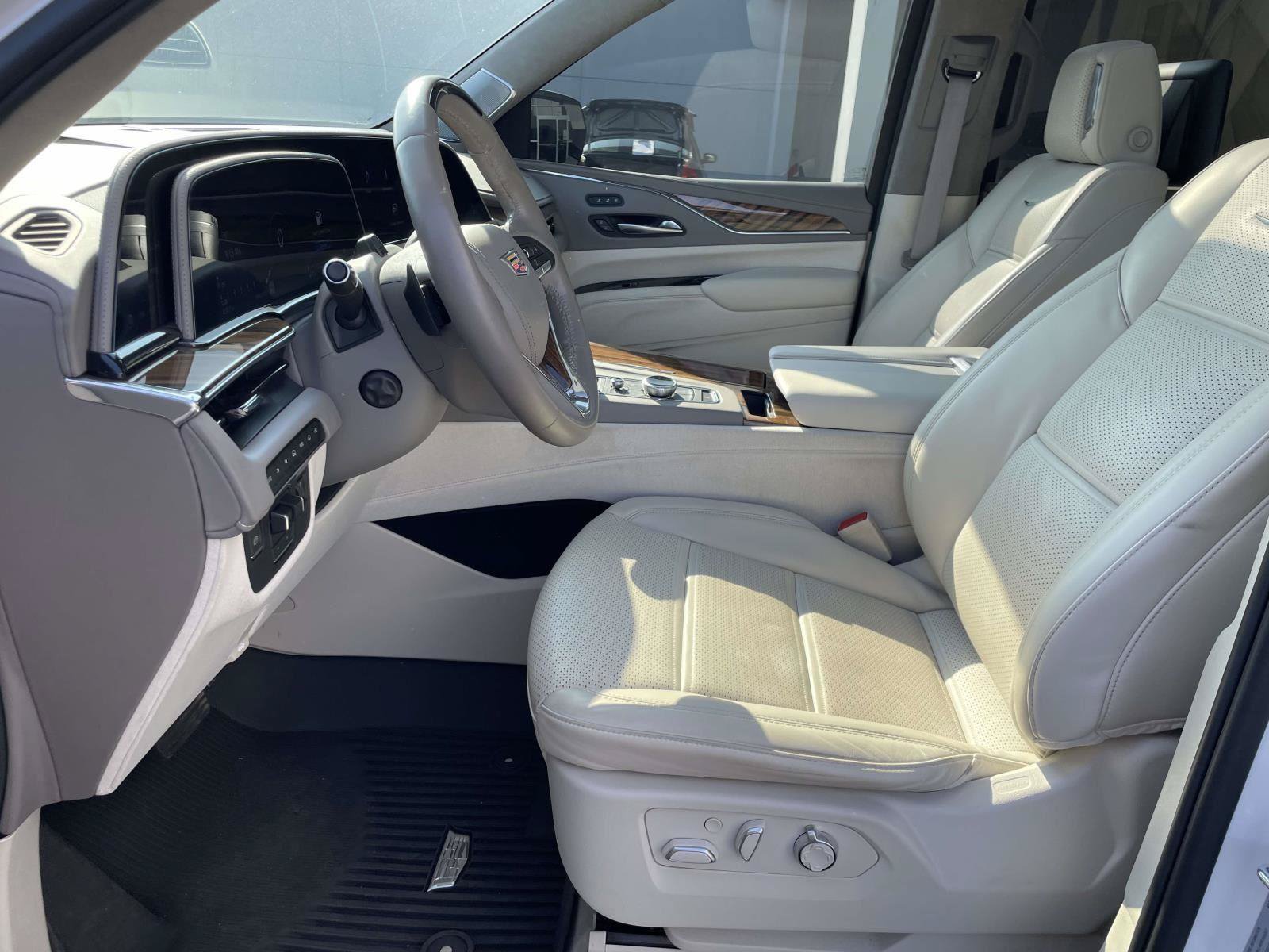 Certified 2024 Cadillac Escalade ESV Premium Luxury Platinum w/ LPO, Floor Liner Package AWD/4WD image 15