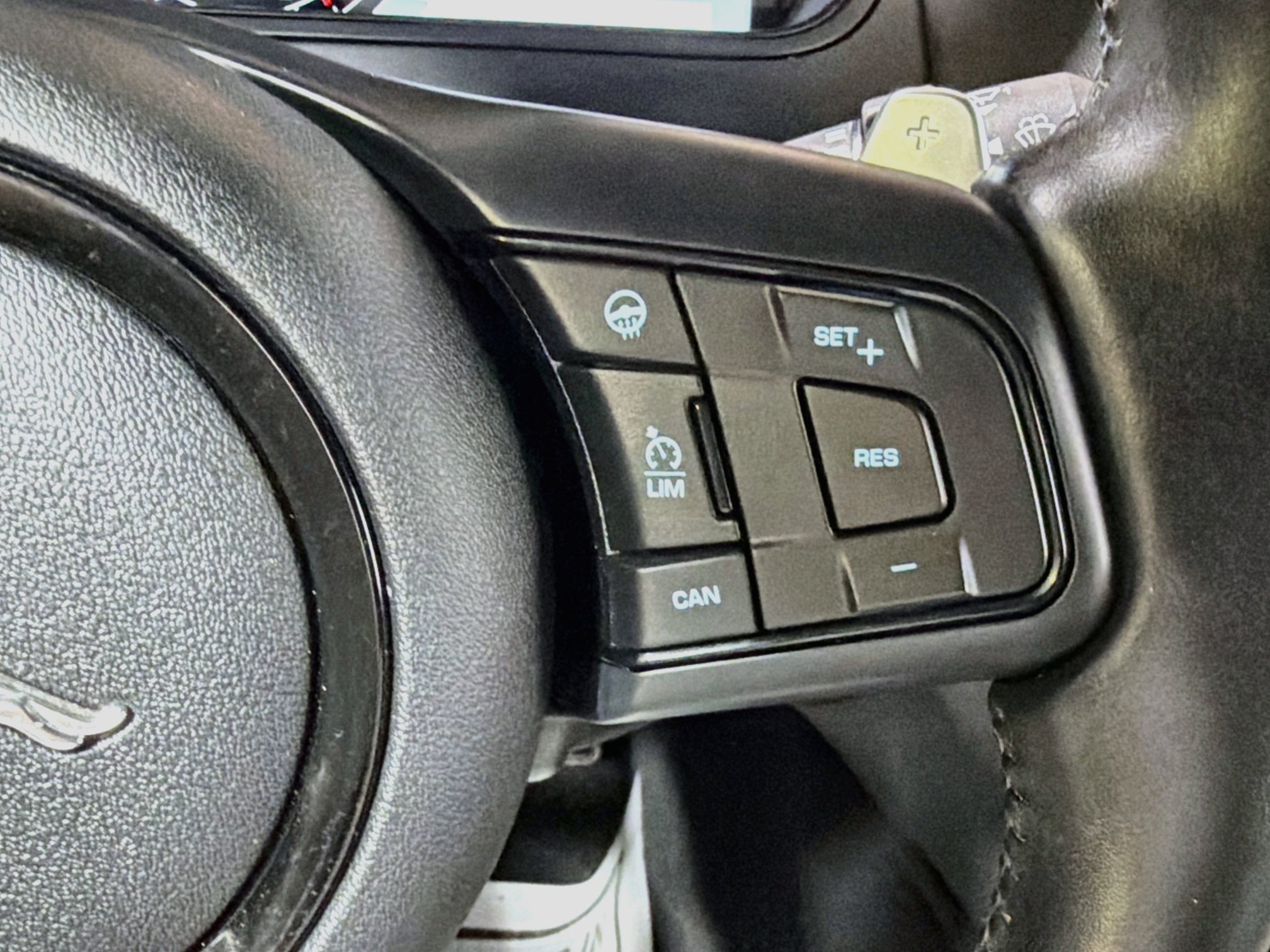 Used 2023 Jaguar F-TYPE R-Dynamic AWD/4WD image 35