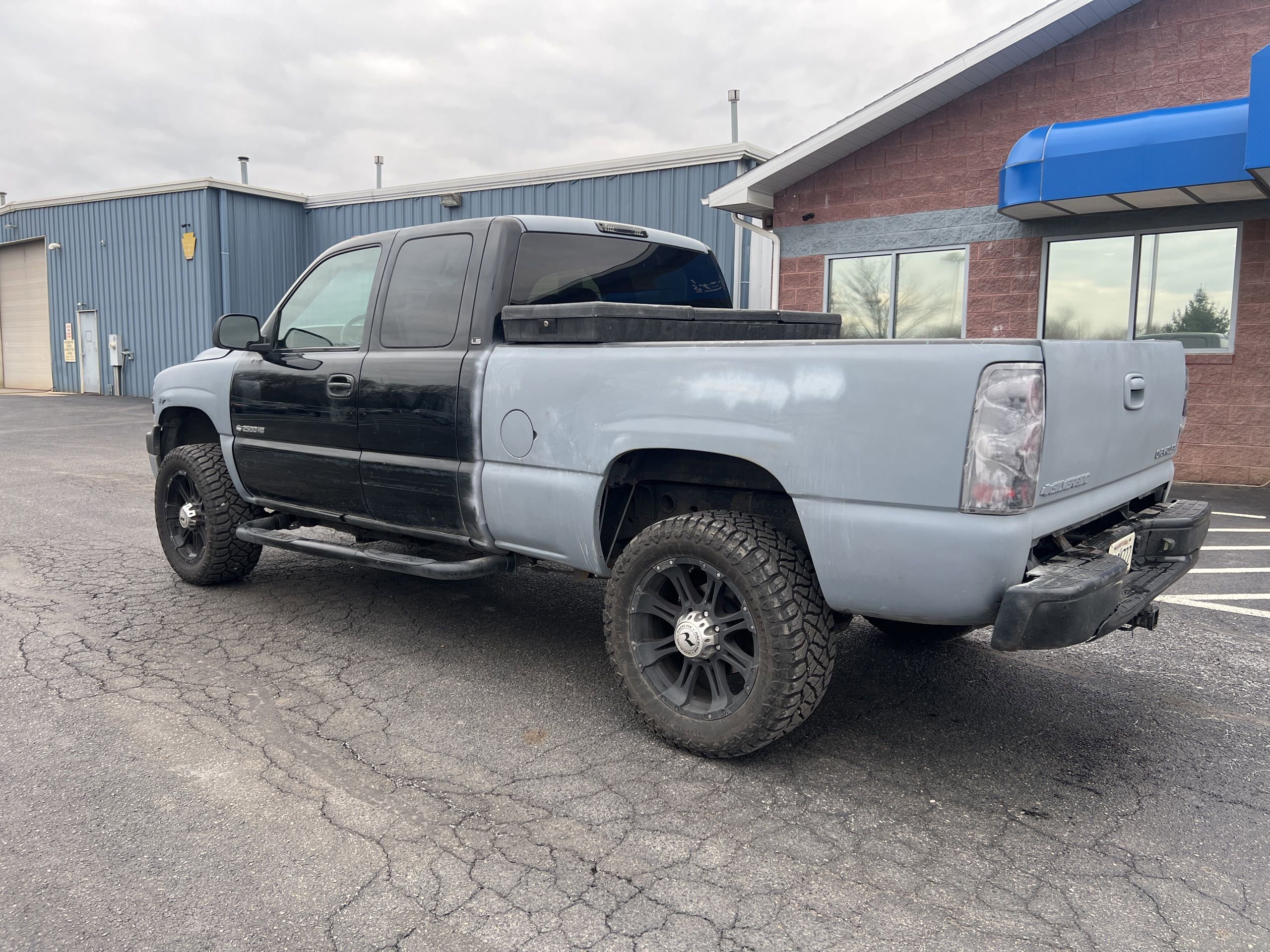 Used 2001 Chevrolet Silverado 2500 LS w/ Snow Plow Prep Pkg image 4