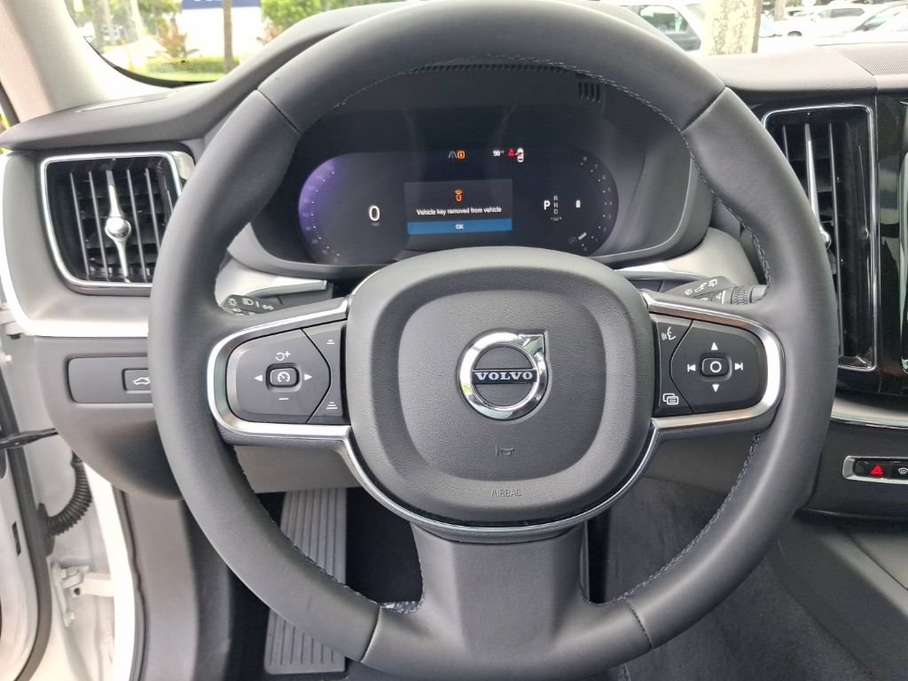 Certified 2024 Volvo XC60 B5 Core AWD/4WD image 17