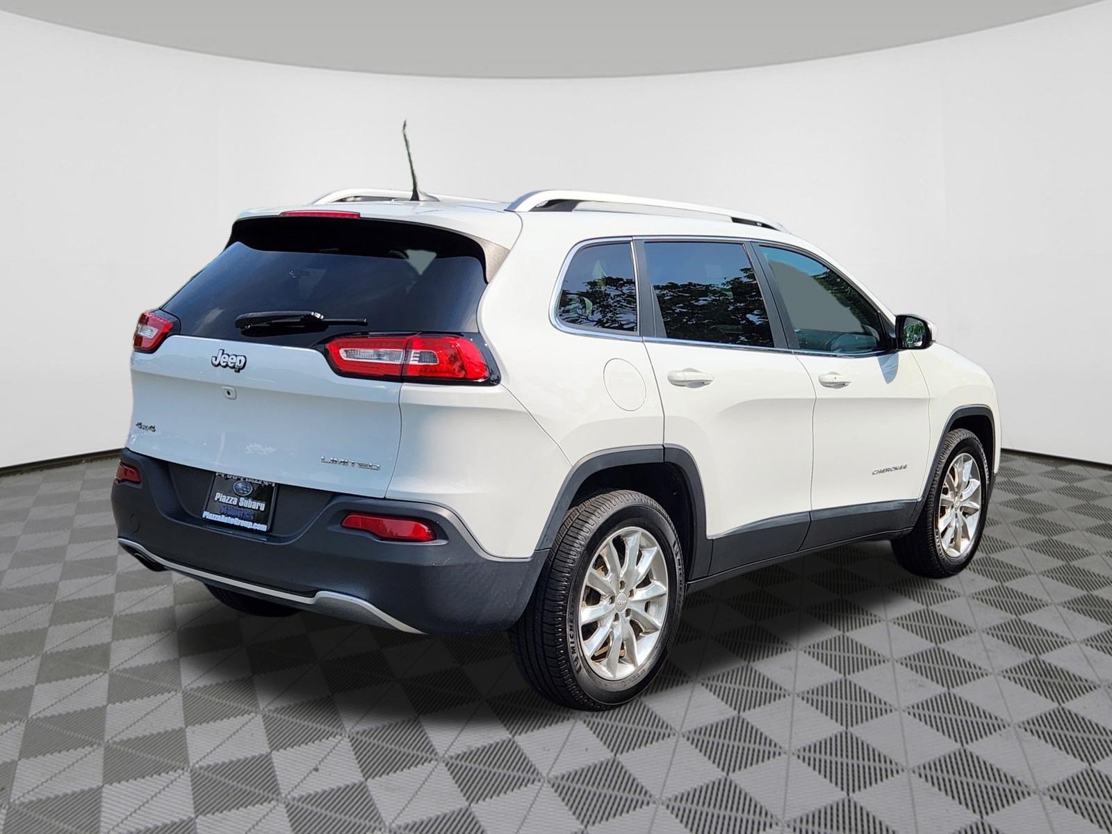 Used 2017 Jeep Cherokee Limited AWD/4WD image 4