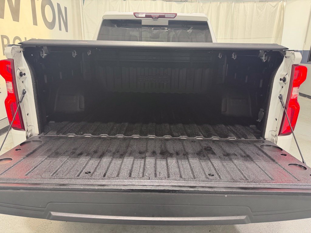 Used 2023 Chevrolet Silverado 1500 High Country w/ High Country Premium Package AWD/4WD image 37