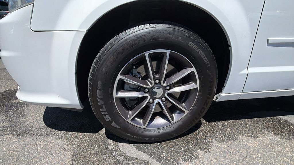 Used 2017 Dodge Grand Caravan SXT FWD image 10