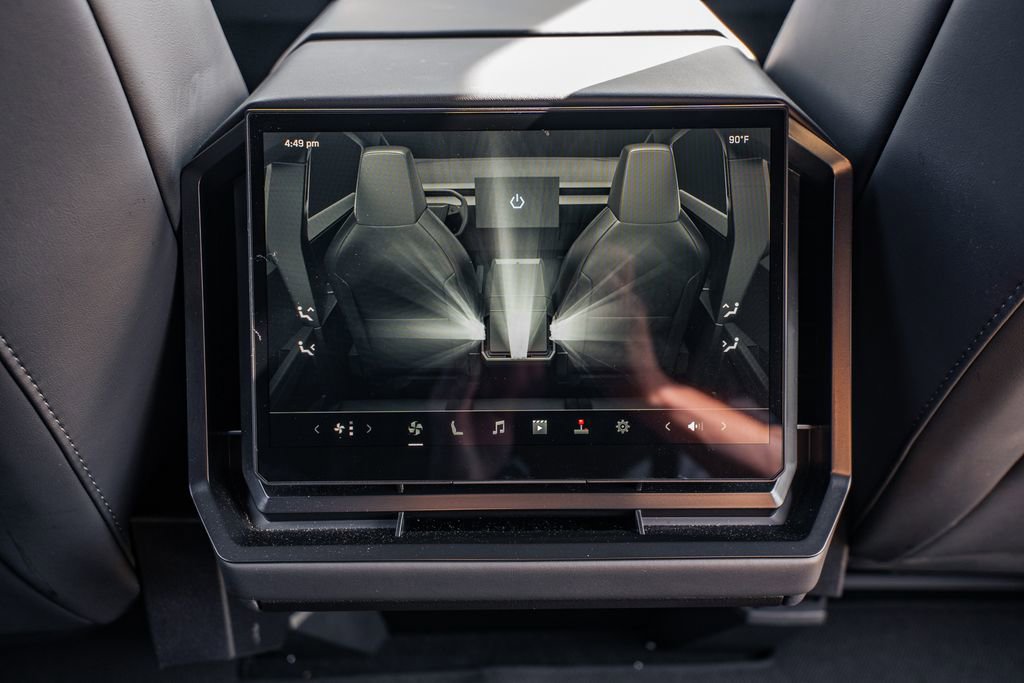 Used 2024 Tesla Cybertruck AWD Crew Cab image 41