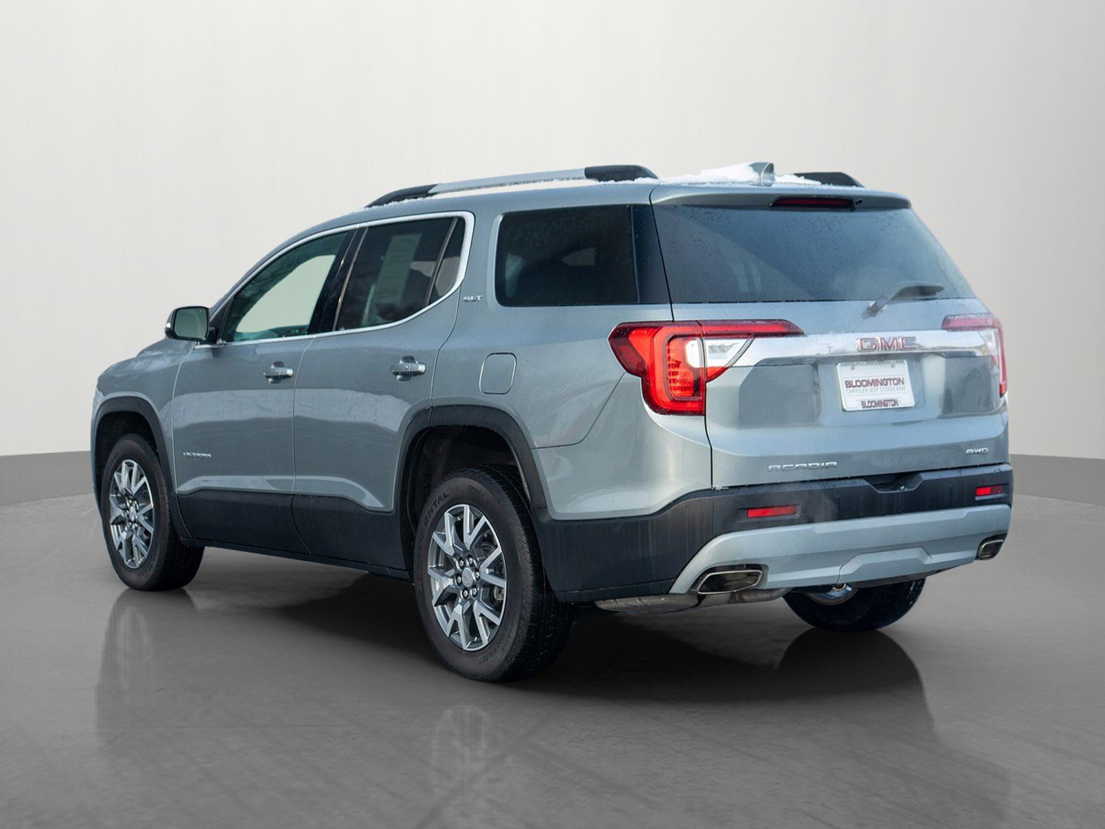 Used 2023 GMC Acadia SLT w/ Preferred Package image 5