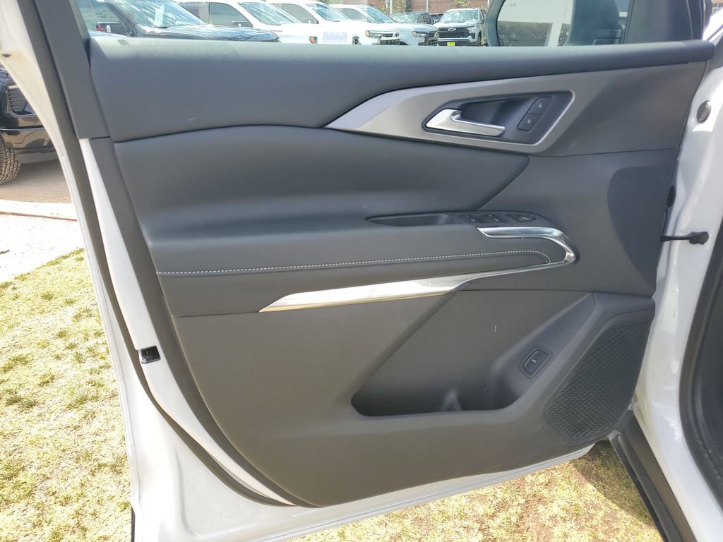Used 2026 Chevrolet Traverse LT w/ Driver Confidence Package FWD image 21