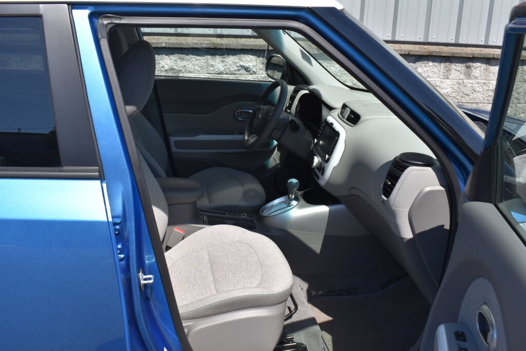 Used 2017 Kia Soul EV FWD image 25