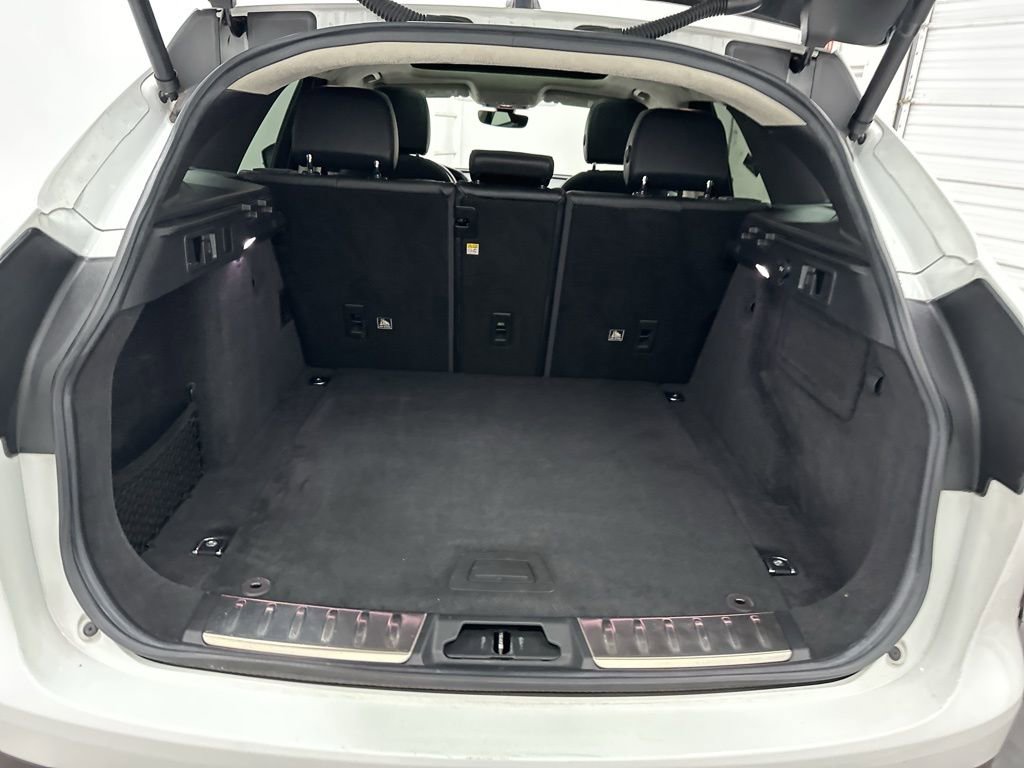 Used 2020 Jaguar F-PACE Premium image 24