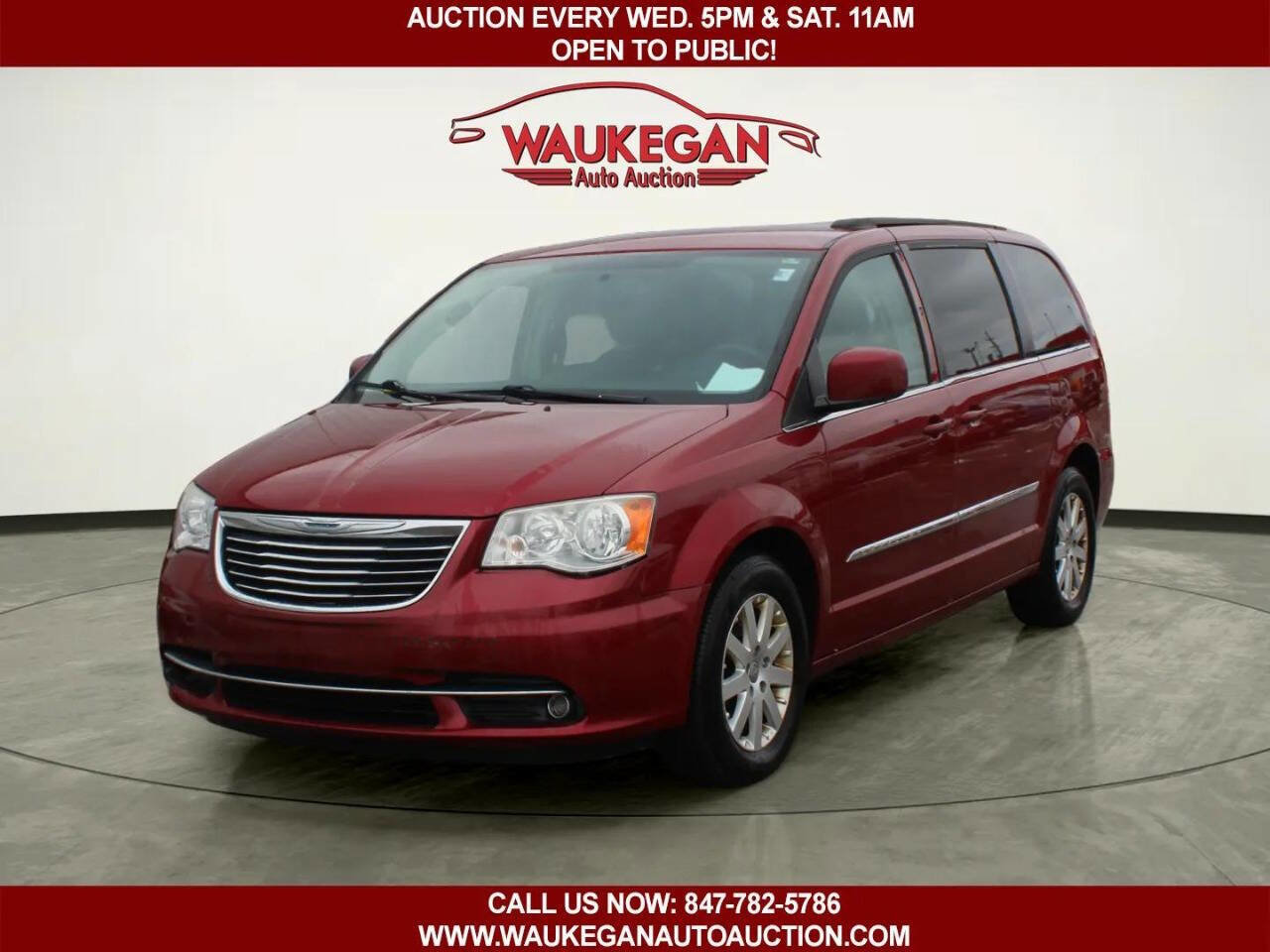 Used 2014 Chrysler Town & Country Touring image 1