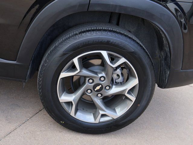 Certified 2025 Chevrolet Trax LT image 41