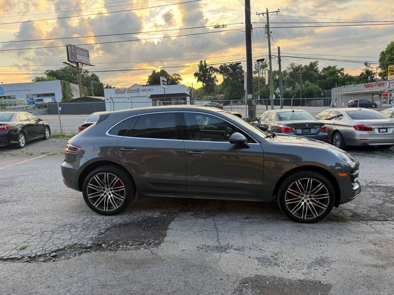 Used 2018 Porsche Macan Turbo AWD/4WD image 6