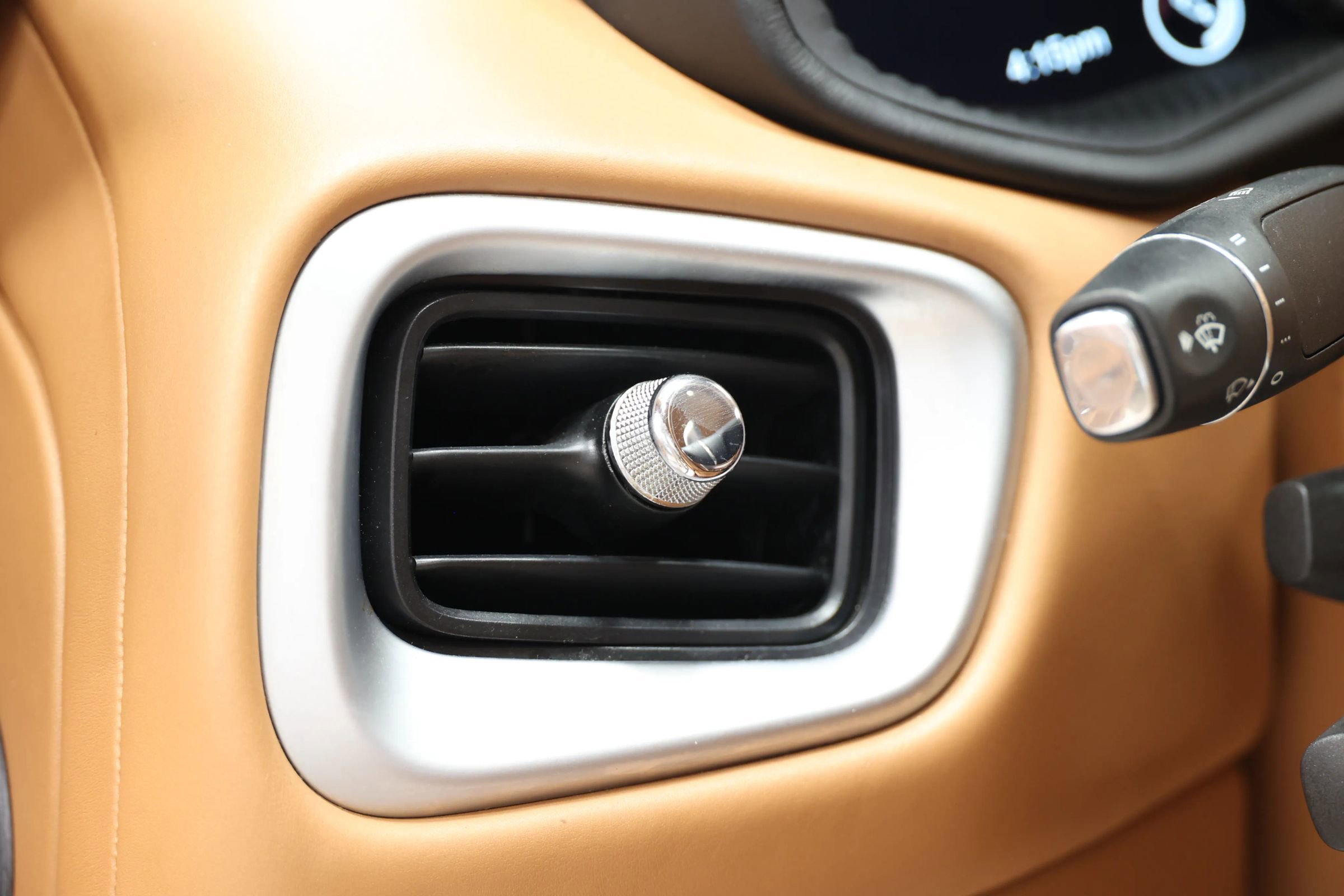 Used 2017 Aston Martin DB11 V12 image 25