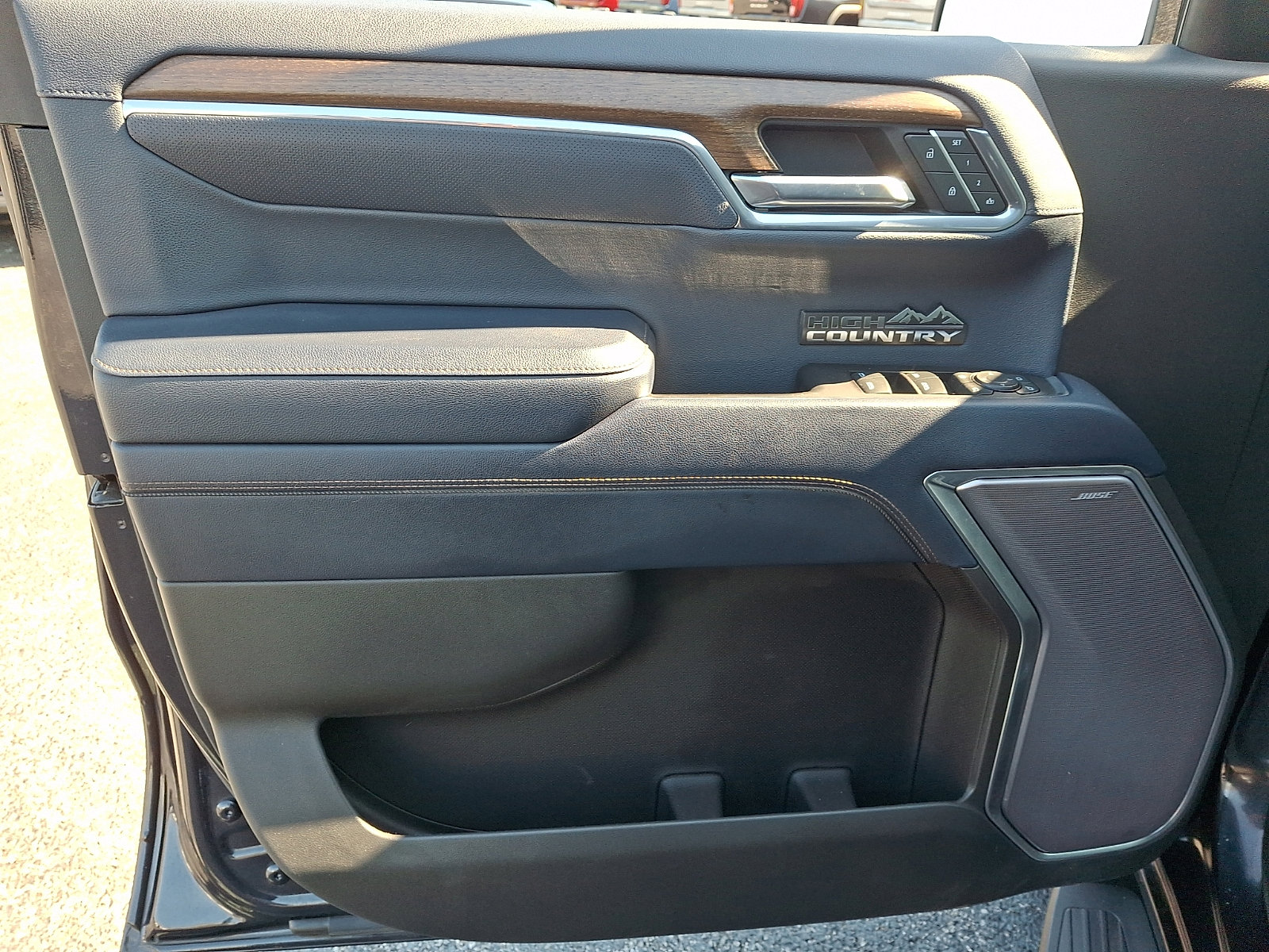 Used 2022 Chevrolet Silverado 1500 High Country w/ Technology Package image 13