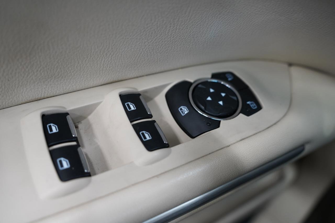 Used 2013 Lincoln MKZ FWD image 26