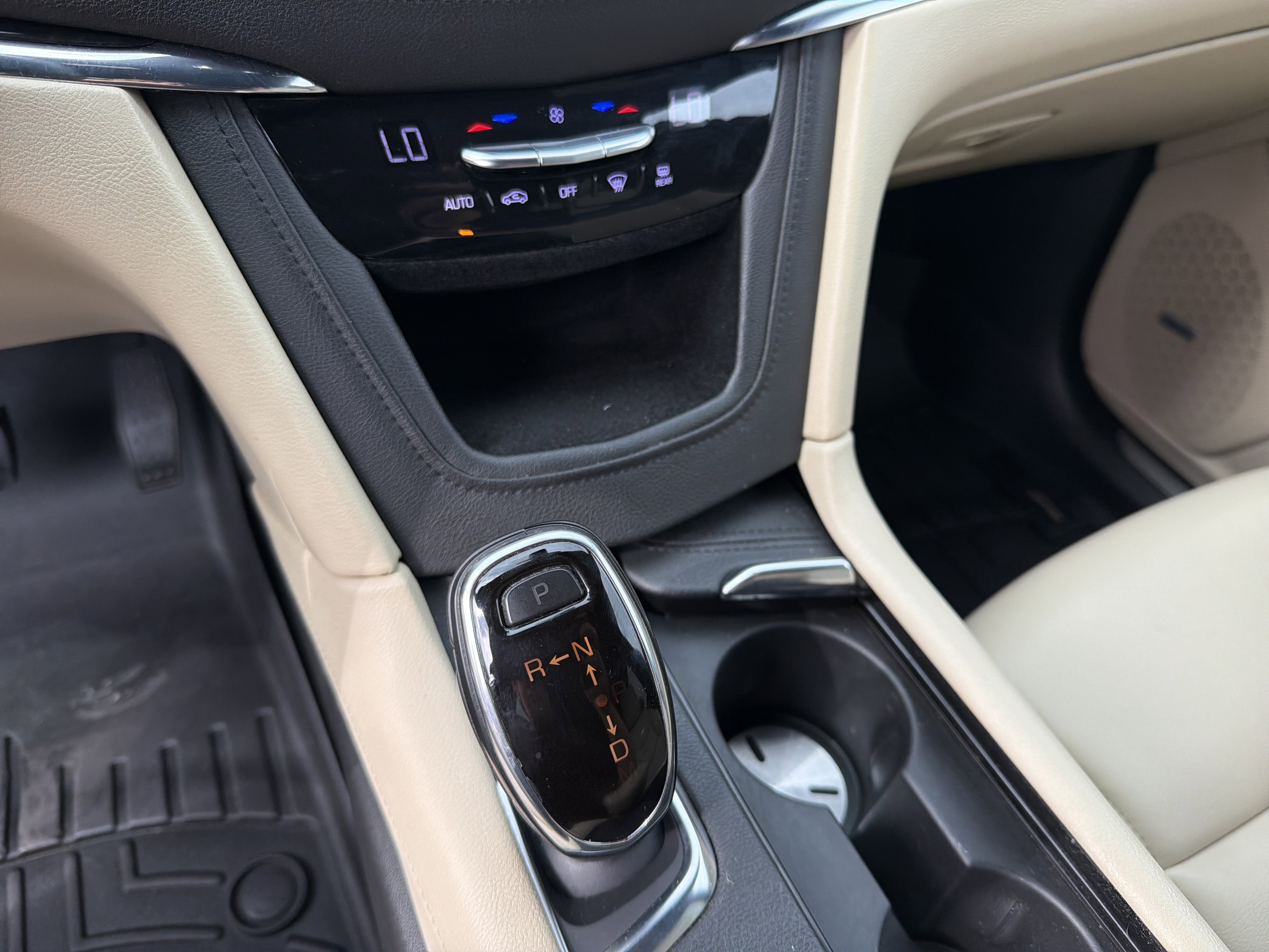 Certified 2018 Cadillac XT5 FWD image 26