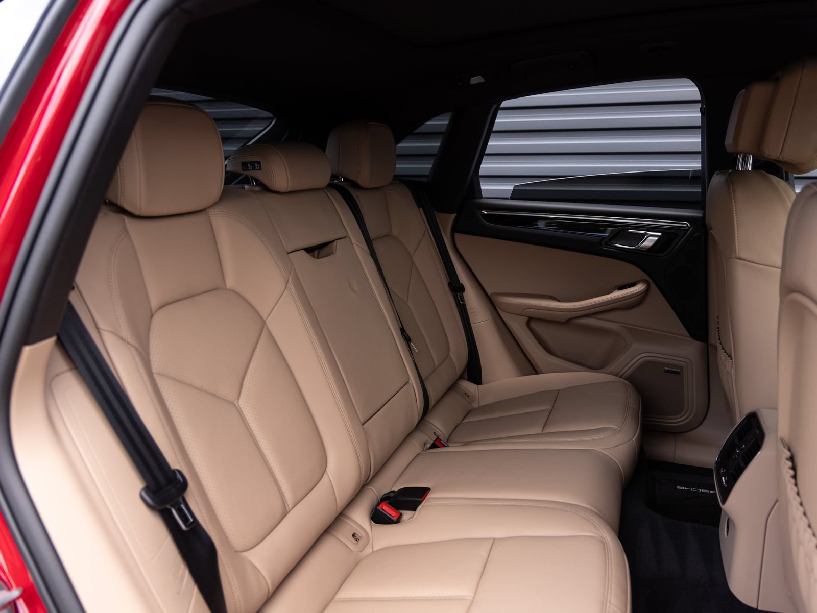 Certified 2026 Porsche Macan AWD/4WD image 30