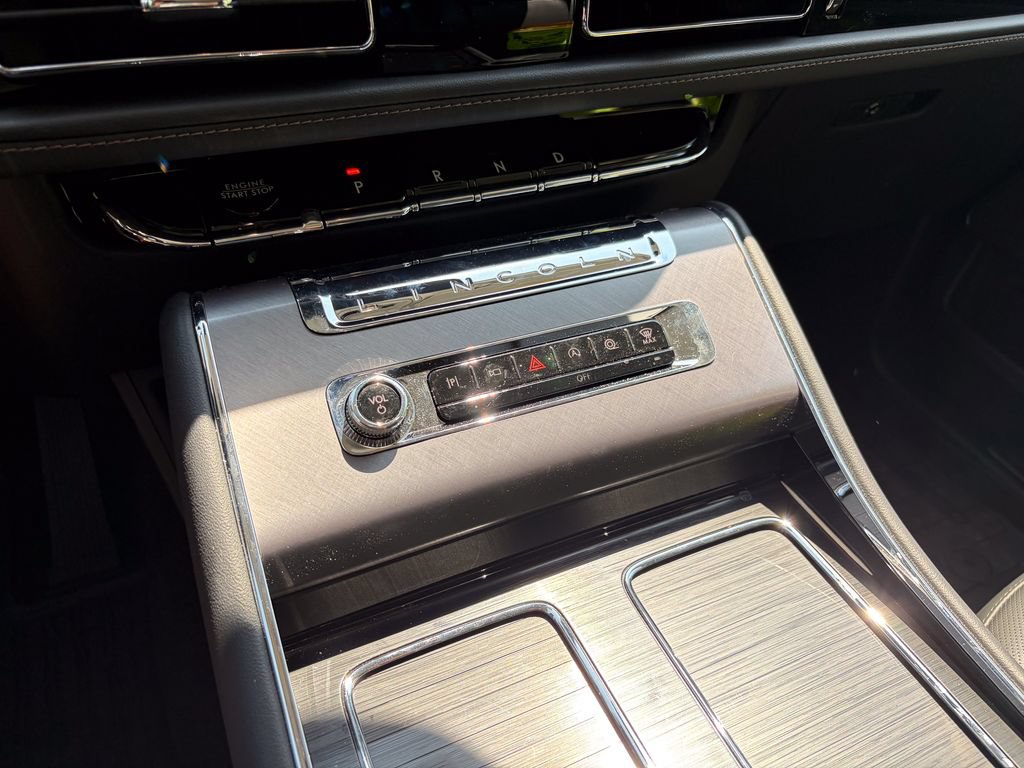 New 2026 Lincoln Aviator AWD image 35