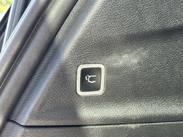 Used 2025 Chrysler Pacifica Limited FWD image 34