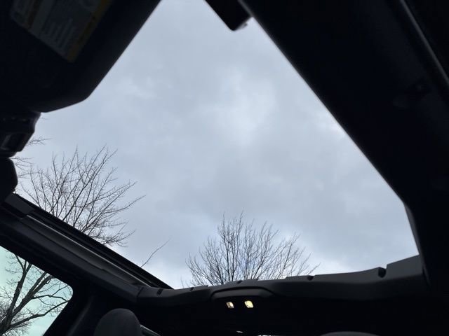 Used 2025 Jeep Wrangler Sport S image 6