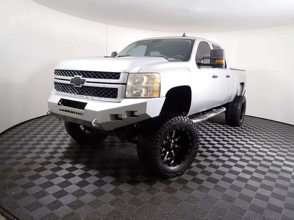 Used 2011 Chevrolet Silverado 2500 LT w/ Interior Plus Package image 2
