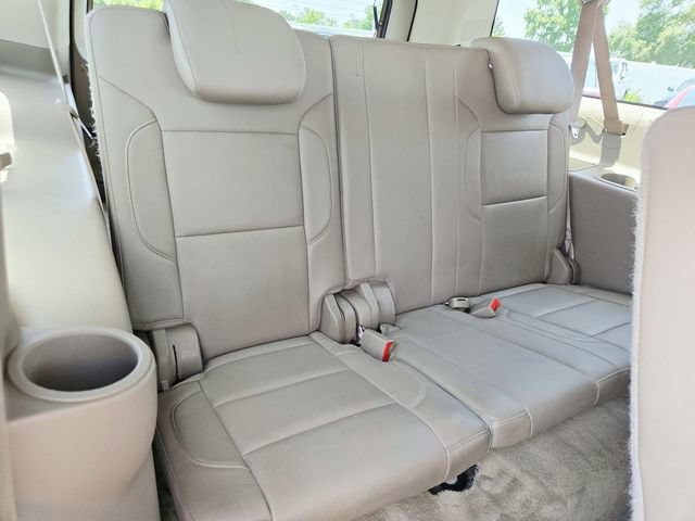 Used 2015 Chevrolet Suburban LT RWD image 16