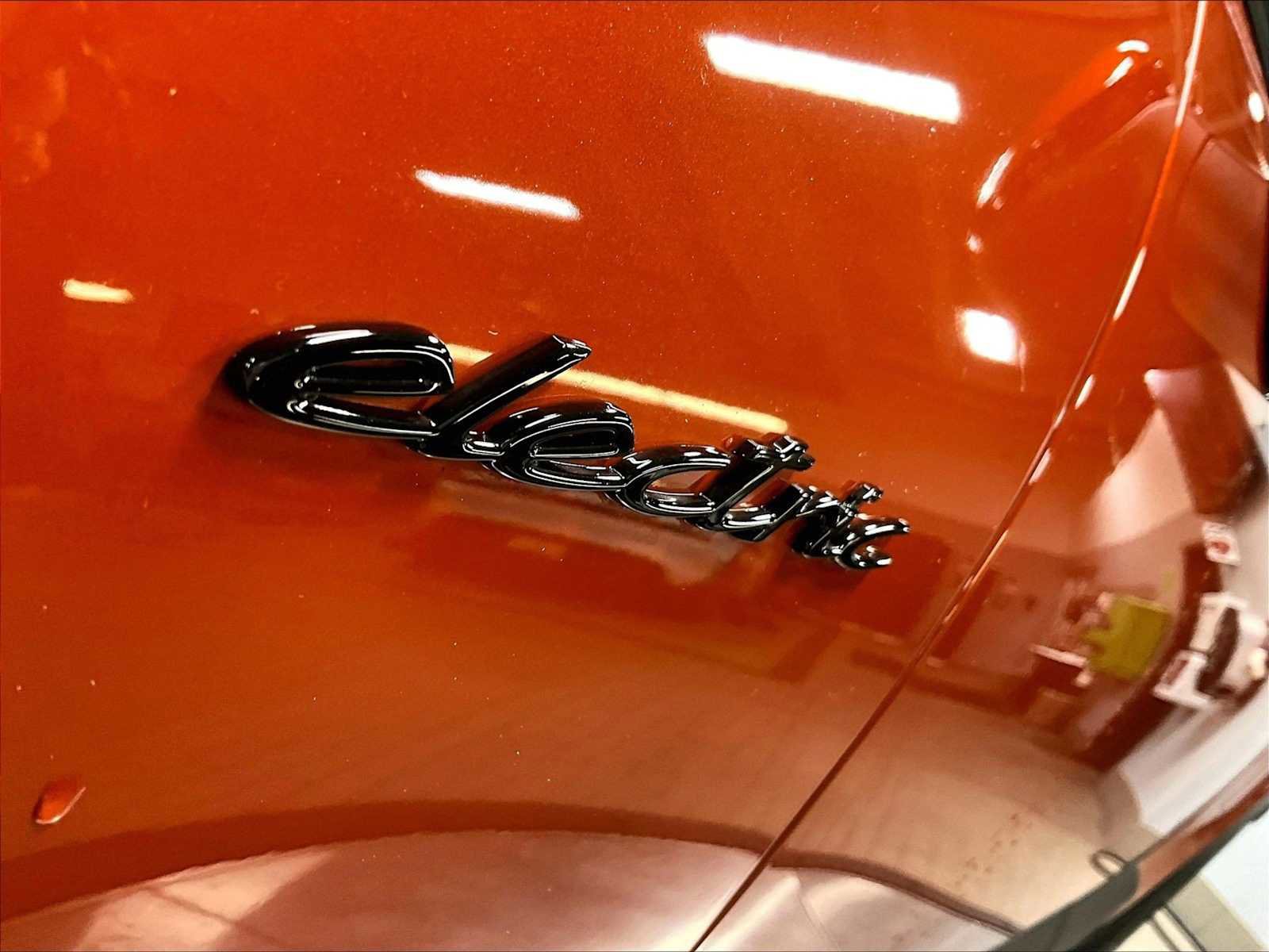 Used 2025 Porsche Macan Electric image 38