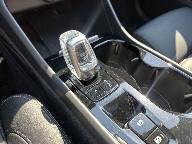 Certified 2023 Volvo XC40 B5 Ultimate w/ Climate Package image 19