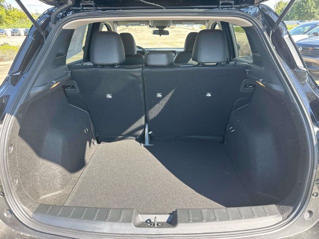 New 2027 Nissan Kicks SR FWD image 11