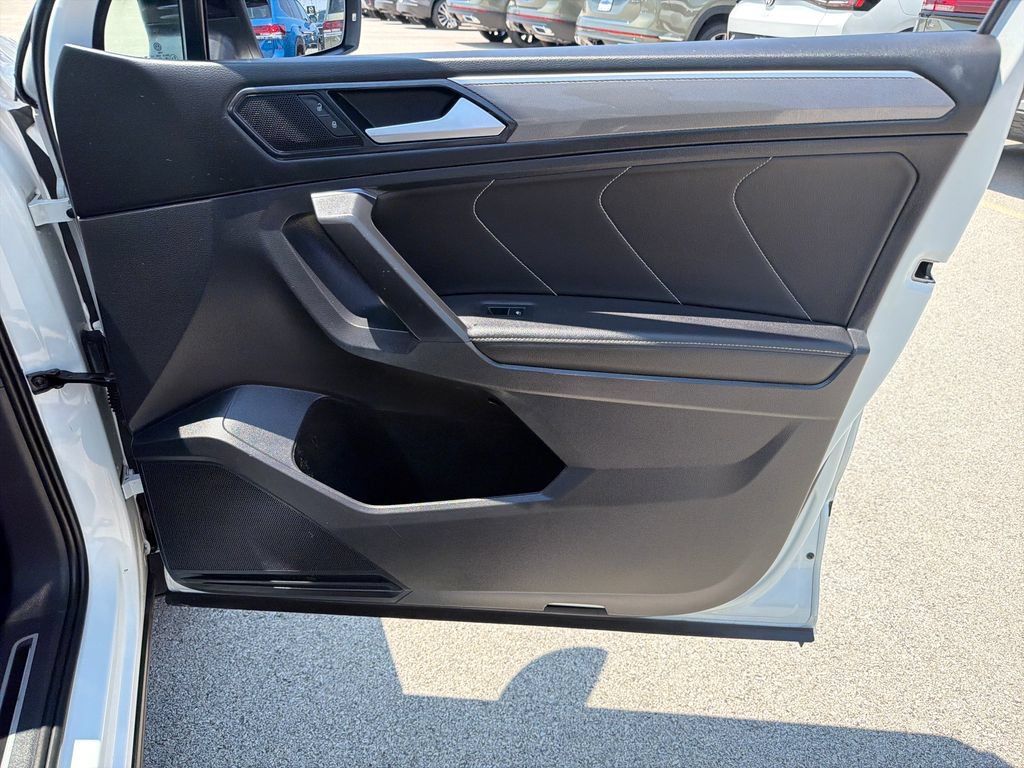 Certified 2023 Volkswagen Tiguan SE R-Line AWD/4WD image 25