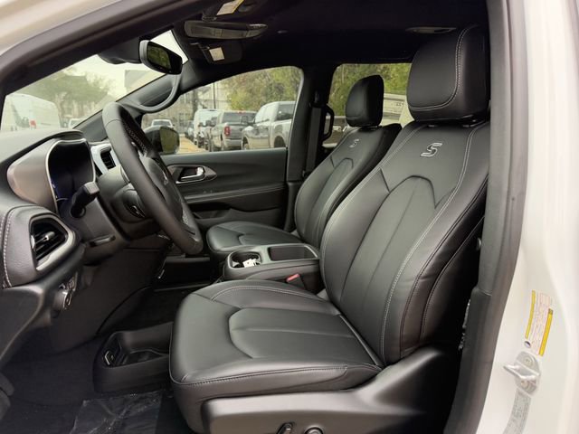 New 2026 Chrysler Pacifica Select w/ S Appearance Package image 14