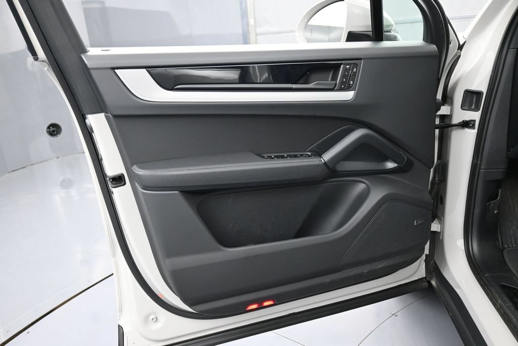 Certified 2026 Porsche Cayenne E-Hybrid AWD/4WD image 15