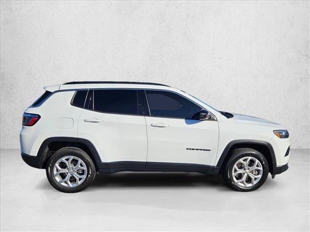 Used 2024 Jeep Compass Latitude AWD/4WD video 4