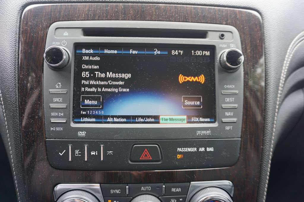 Used 2015 Chevrolet Traverse LT w/ LPO, 'HIT The Road' Package FWD image 11
