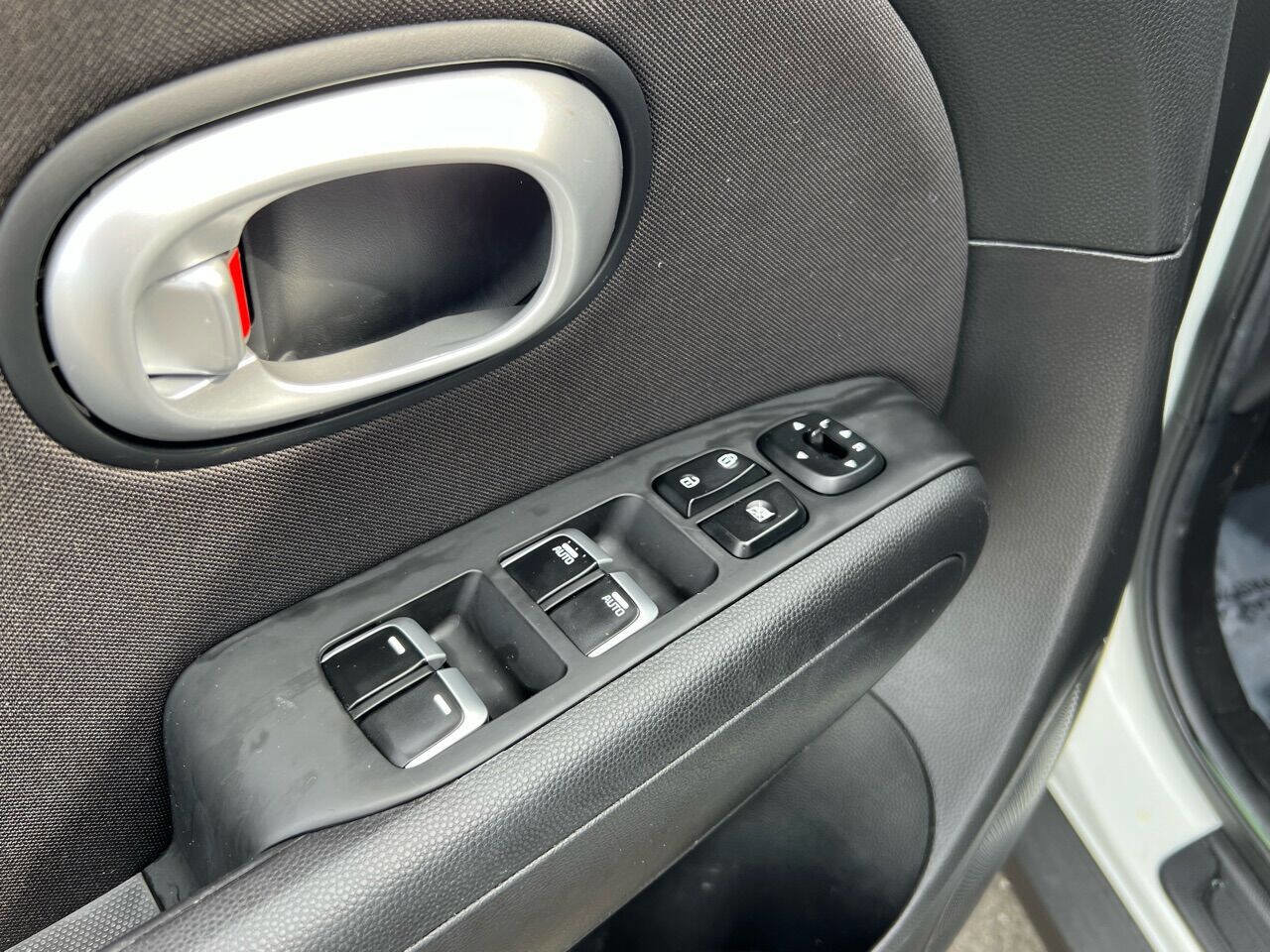 Used 2018 Kia Soul + image 18