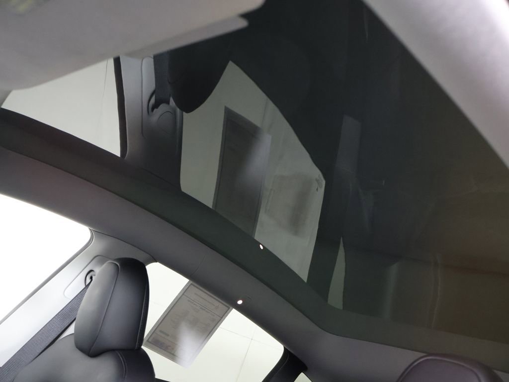 Used 2023 Tesla Model Y AWD image 18
