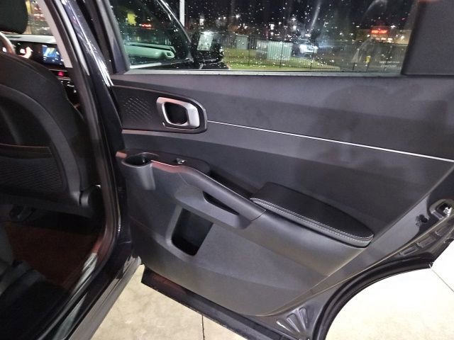 Used 2025 Kia Sorento LX image 30