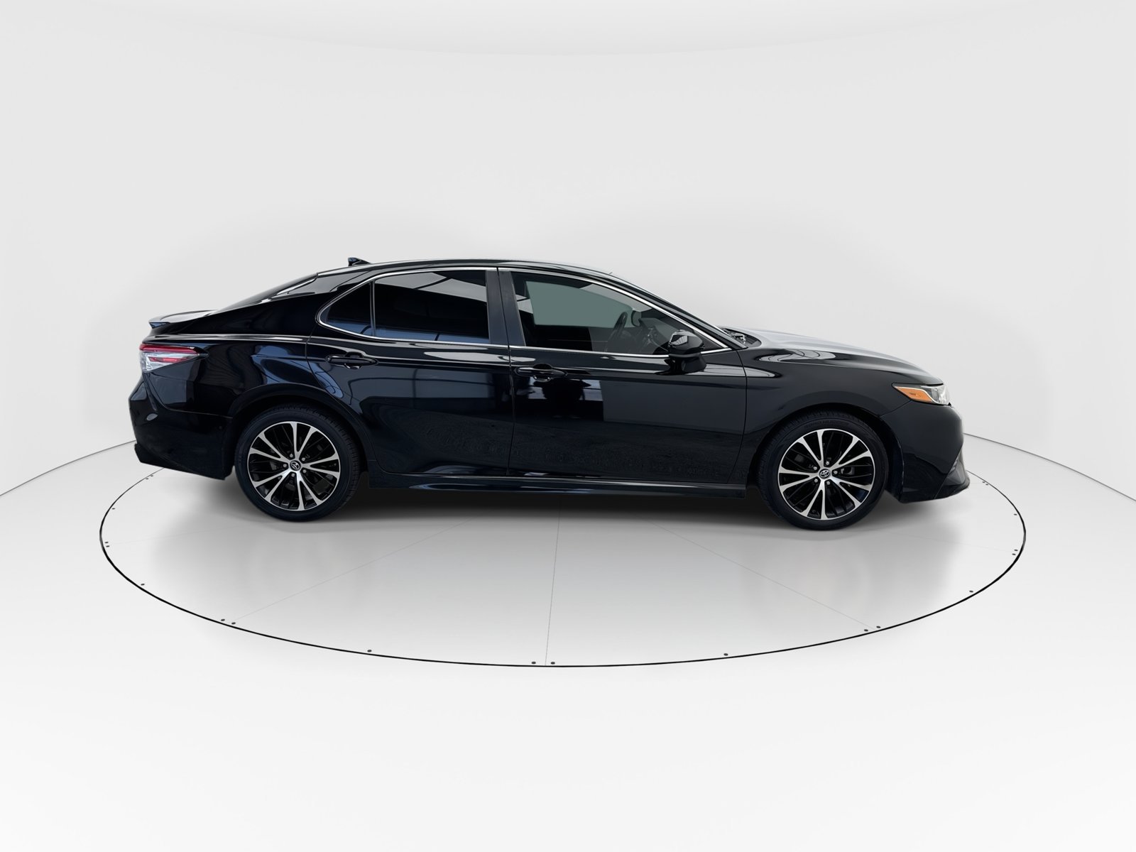 Used 2019 Toyota Camry SE FWD image 9
