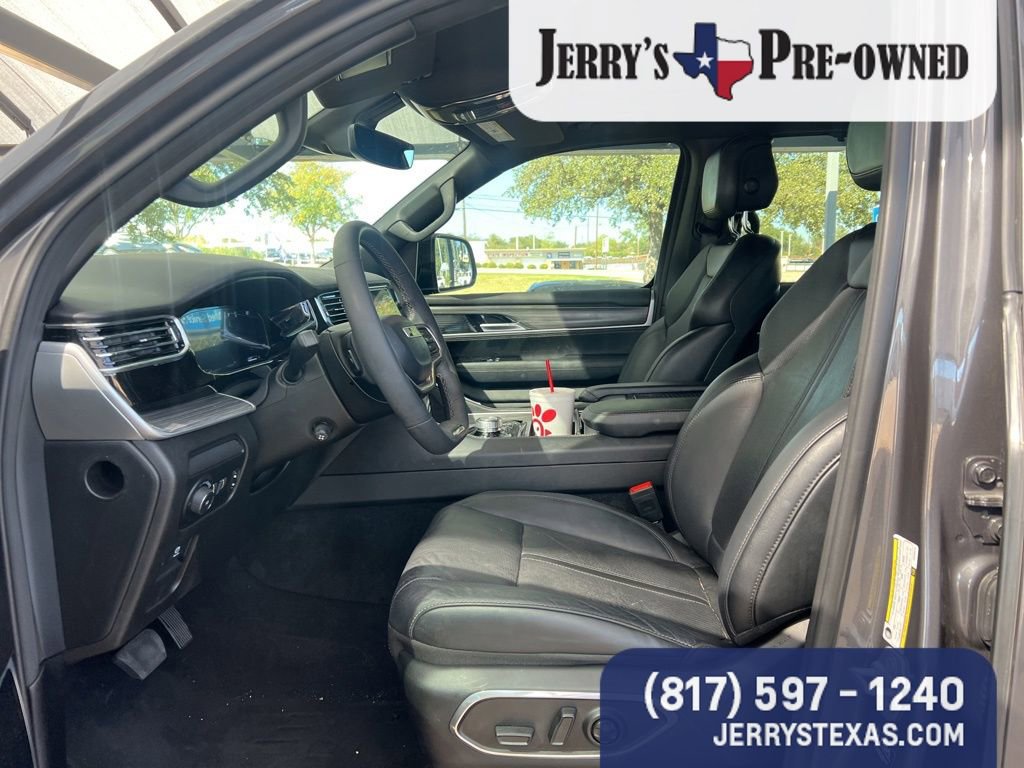 Used 2023 Jeep Wagoneer L Series III w/ Premium Group I image 7