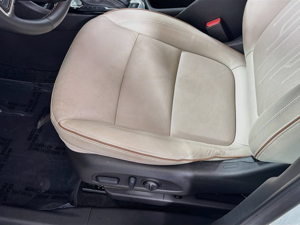 Used 2025 Buick Encore GX Avenir w/ Avenir Technology Package FWD image 19