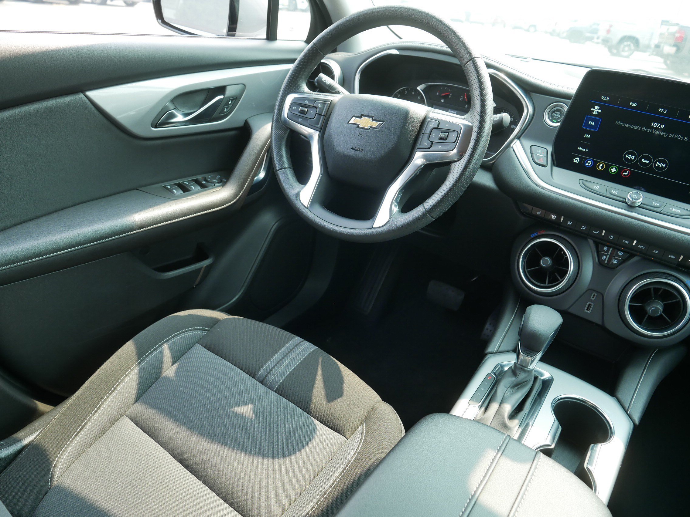 Used 2025 Chevrolet Blazer LT AWD/4WD image 9