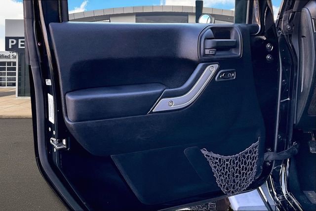 Used 2012 Jeep Wrangler Unlimited Rubicon w/ Connectivity Group image 17