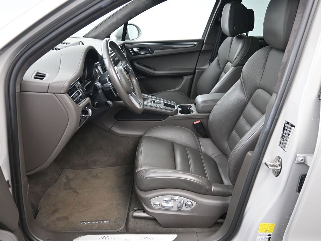 Certified 2021 Porsche Macan Turbo image 10